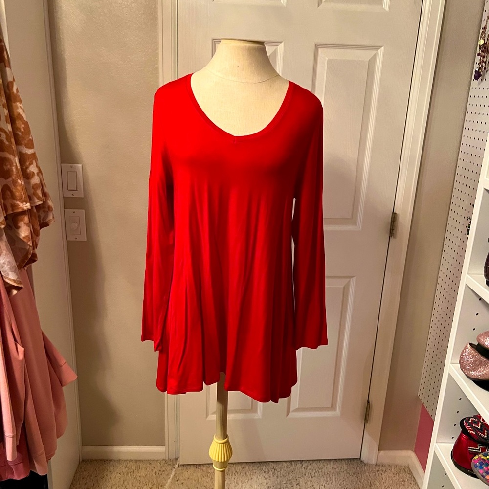 Chicos Ultimate Tee size 1 or 8-10 in misses size